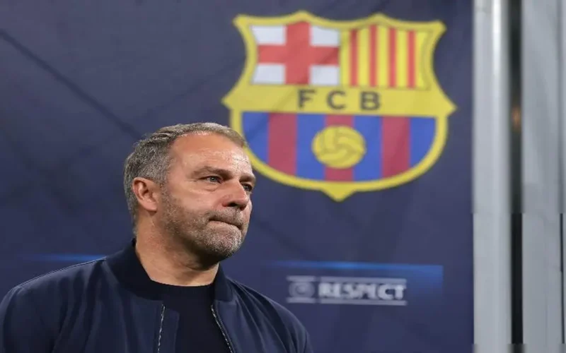 هانز فليك يحصد جائزة أفضل مدرب في الدوري الإسباني بعد شهر استثنائي